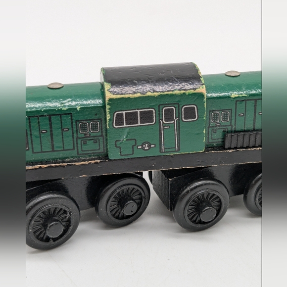 Thomas & Friends Wooden Railway Train Engine Derek - Picture 11 of 16